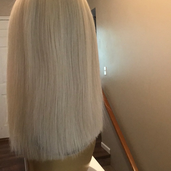 Wigs - Picture 3 of 4